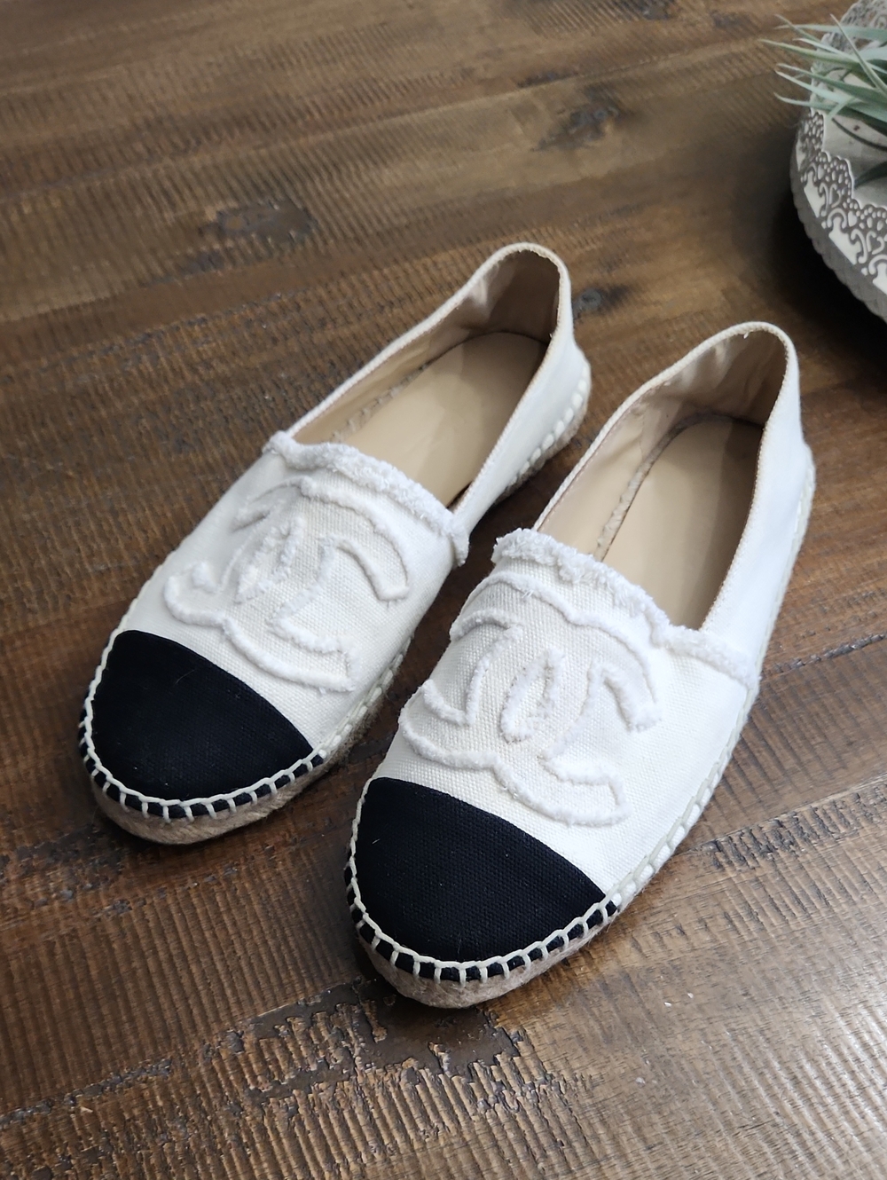 CHANEL Cream Canvas Espadrilles with Black Toe Cap Womens Sz 39